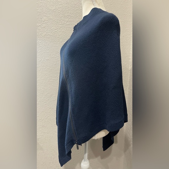 Lululemon Womens Poncho Blue 100% Merino Wool One Size asymmetrical zip - Picture 3 of 6